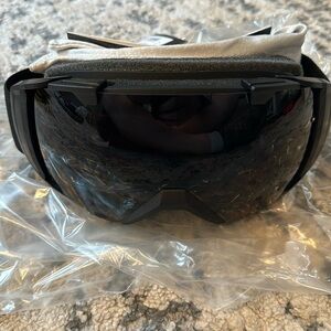 Smith I/O ski/snowboard goggles Black + ChromaPop Sun Black Lens - NWT